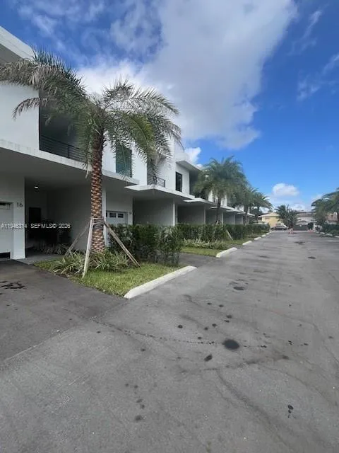 3 bedroom 2 bath for sale at 2526 Pierce Street # 10, Hollywood FL 33020