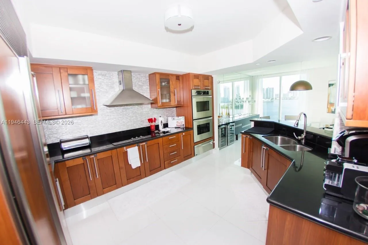 3301 NE 183rd St # 902, Aventura FL 33160