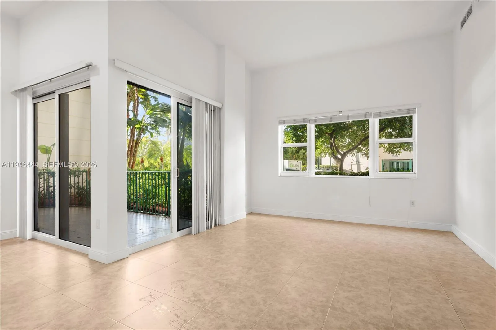 19900 E Country Club Dr # 104, Aventura FL 33180