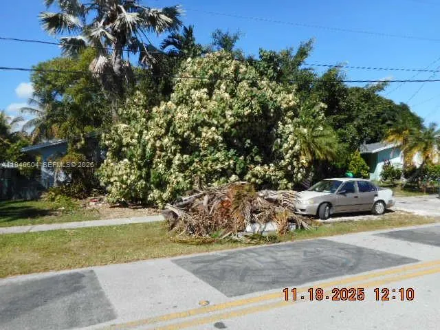 3 bedroom 2 bath for sale at 19010 Bel Aire Dr, Cutler Bay FL 33157