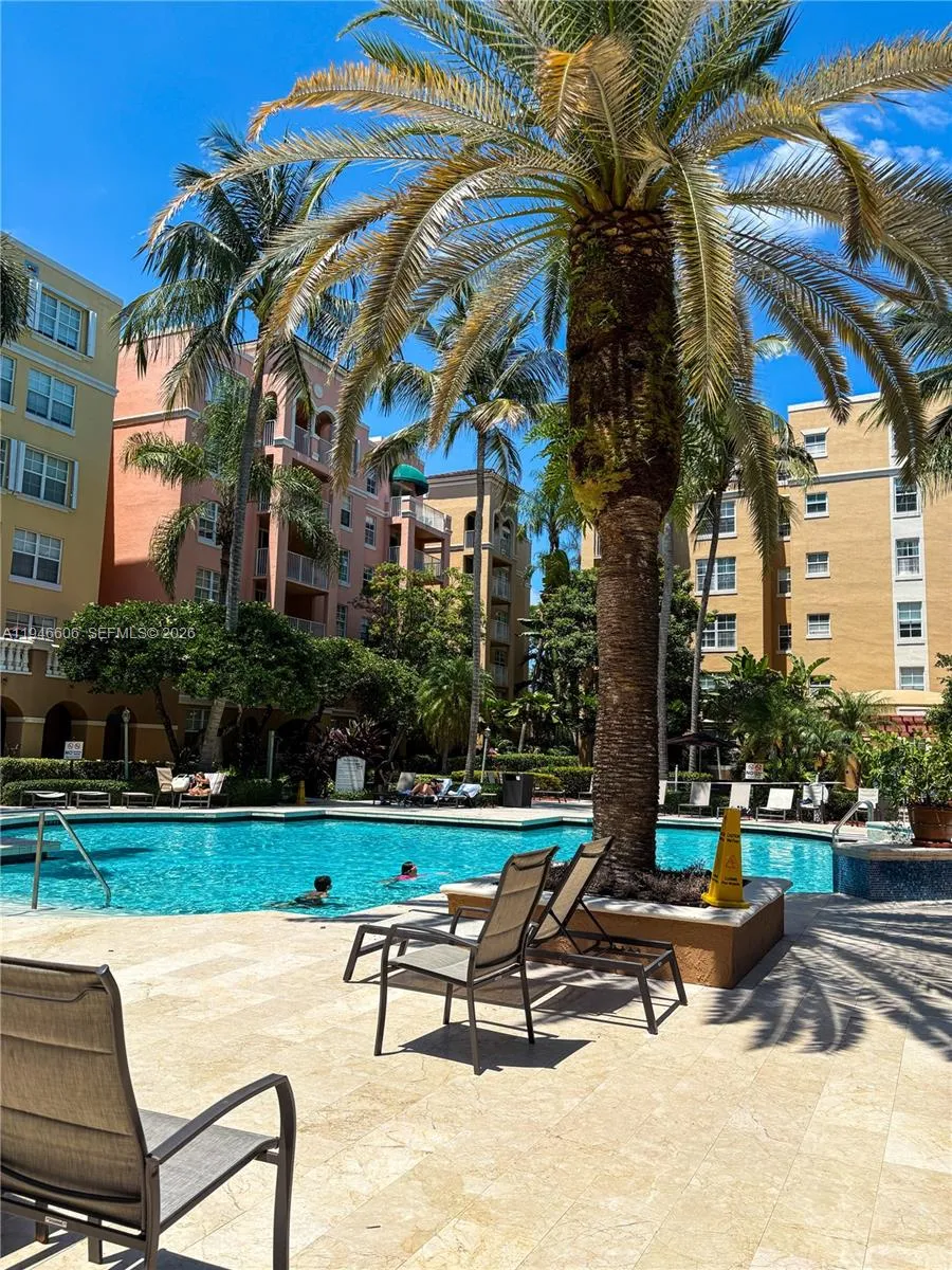 1 bedroom 1 bath for sale at 19701 E Country Club Dr # 5605, Aventura FL 33180
