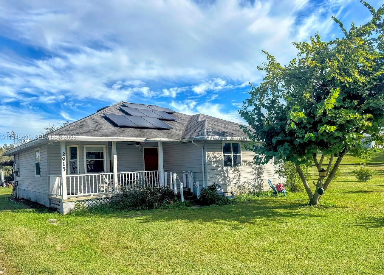 3 bedroom 2 bath for sale at 2915 Ortona Locks Rd, Moore Haven FL 33471