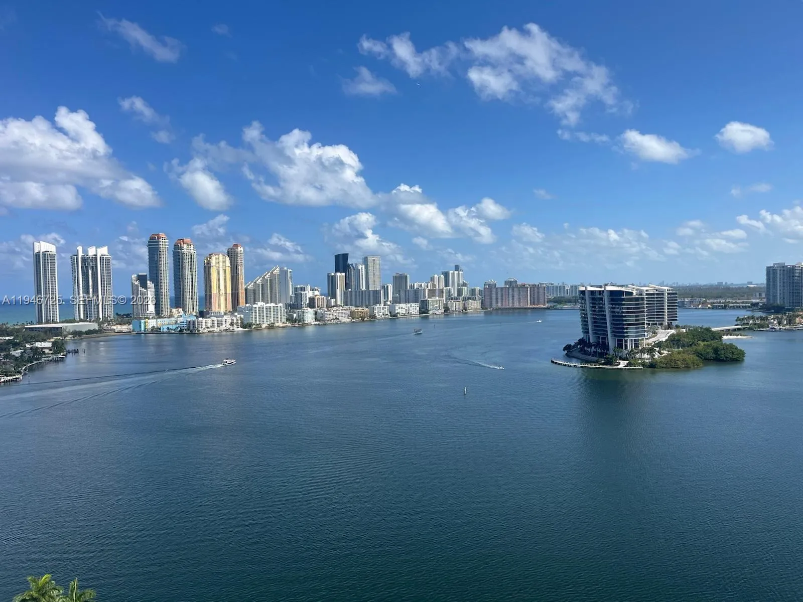 2 bedroom 2 bath for sale at 3530 Mystic Pointe Dr # 1412, Aventura FL 33180