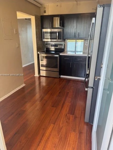 1 bedroom 1 bath for sale at 1075 NE Miami Gardens Dr # 706, Miami FL 33179