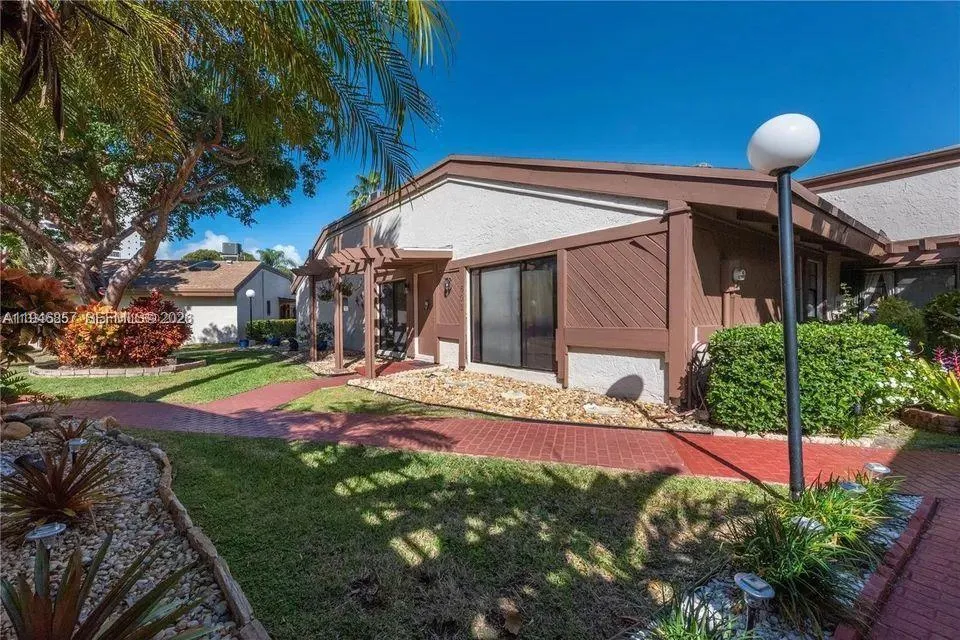 3 bedroom 2 bath for sale at 601 Leslie Dr # 601, Hallandale Beach FL 33009