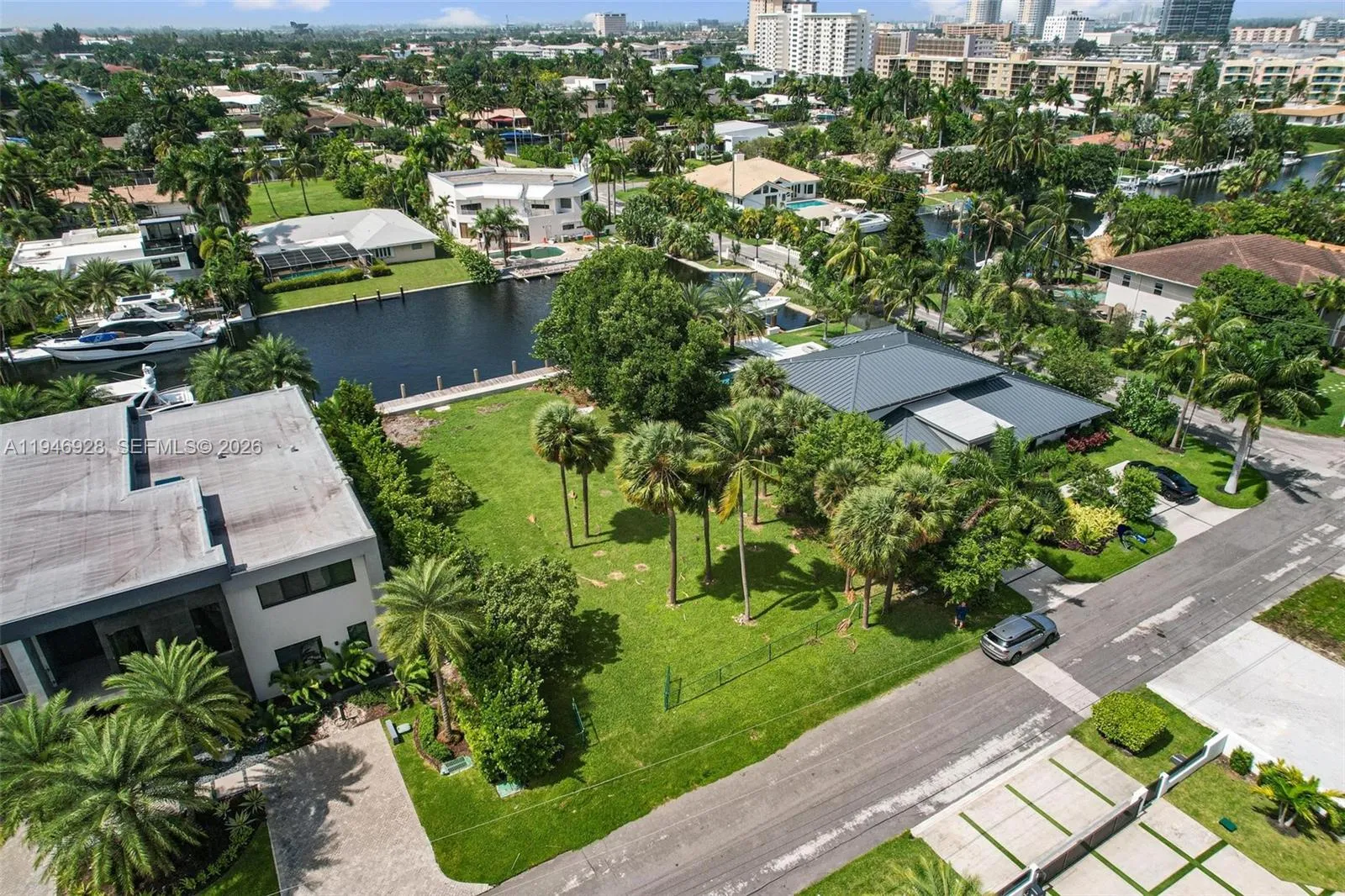 606 Palm Dr, Hallandale Beach FL 33009