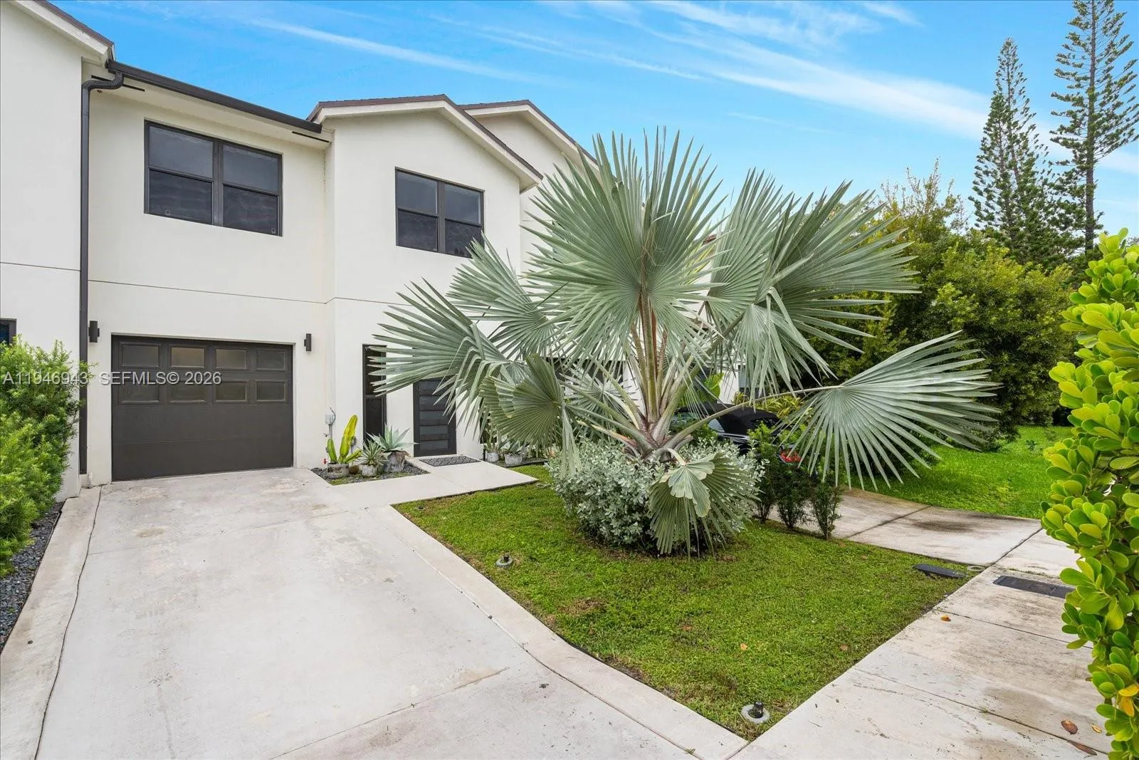 3 bedroom 2 bath for sale at 806 SW 29th St # 806, Fort Lauderdale FL 33315