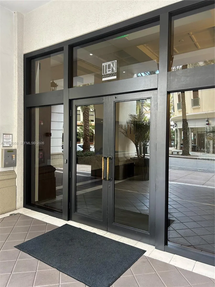 2 bedroom 2 bath for sale at 10 Aragon Ave # 814, Coral Gables FL 33134