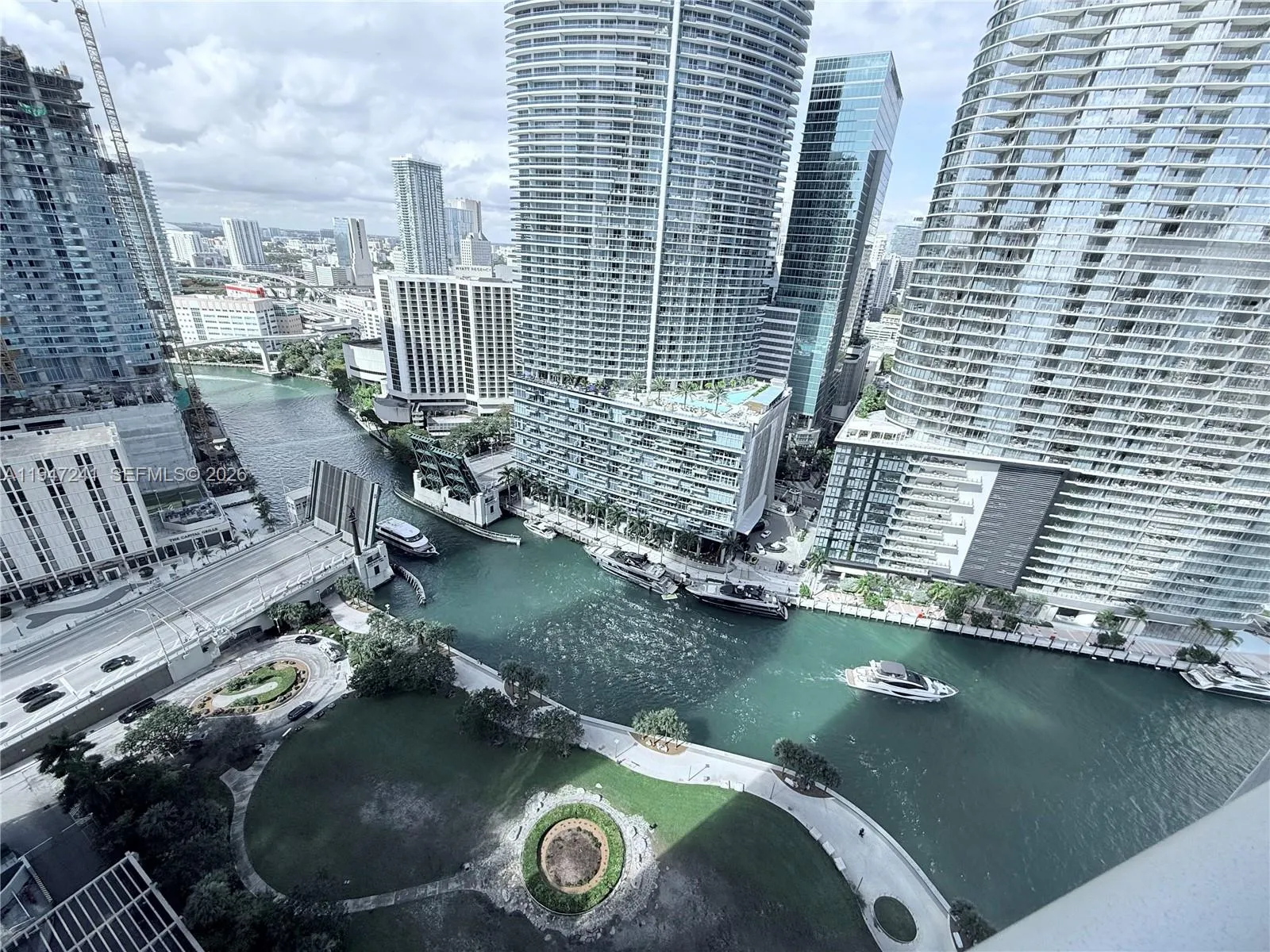 1 bedroom 1 bath for sale at 465 Brickell Ave # 2906, Miami FL 33131
