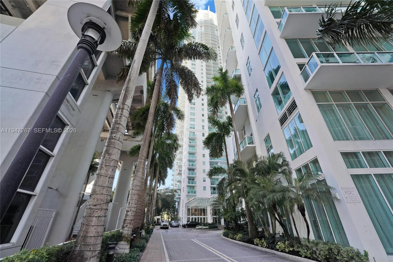 1 bedroom 1 bath for sale at 31 SE 5th St # 3306, Miami FL 33131