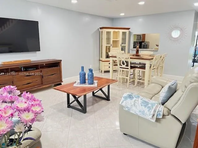 905 NW 107th Ave, Pembroke Pines FL 33026
