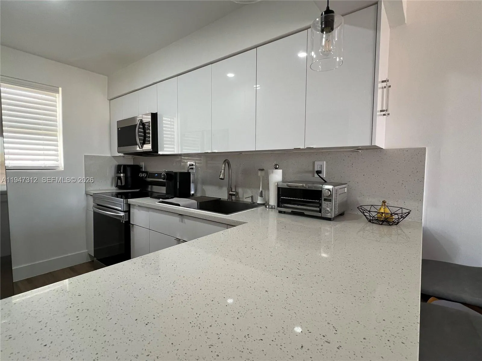 8425 NW 8th St # 406, Miami FL 33126