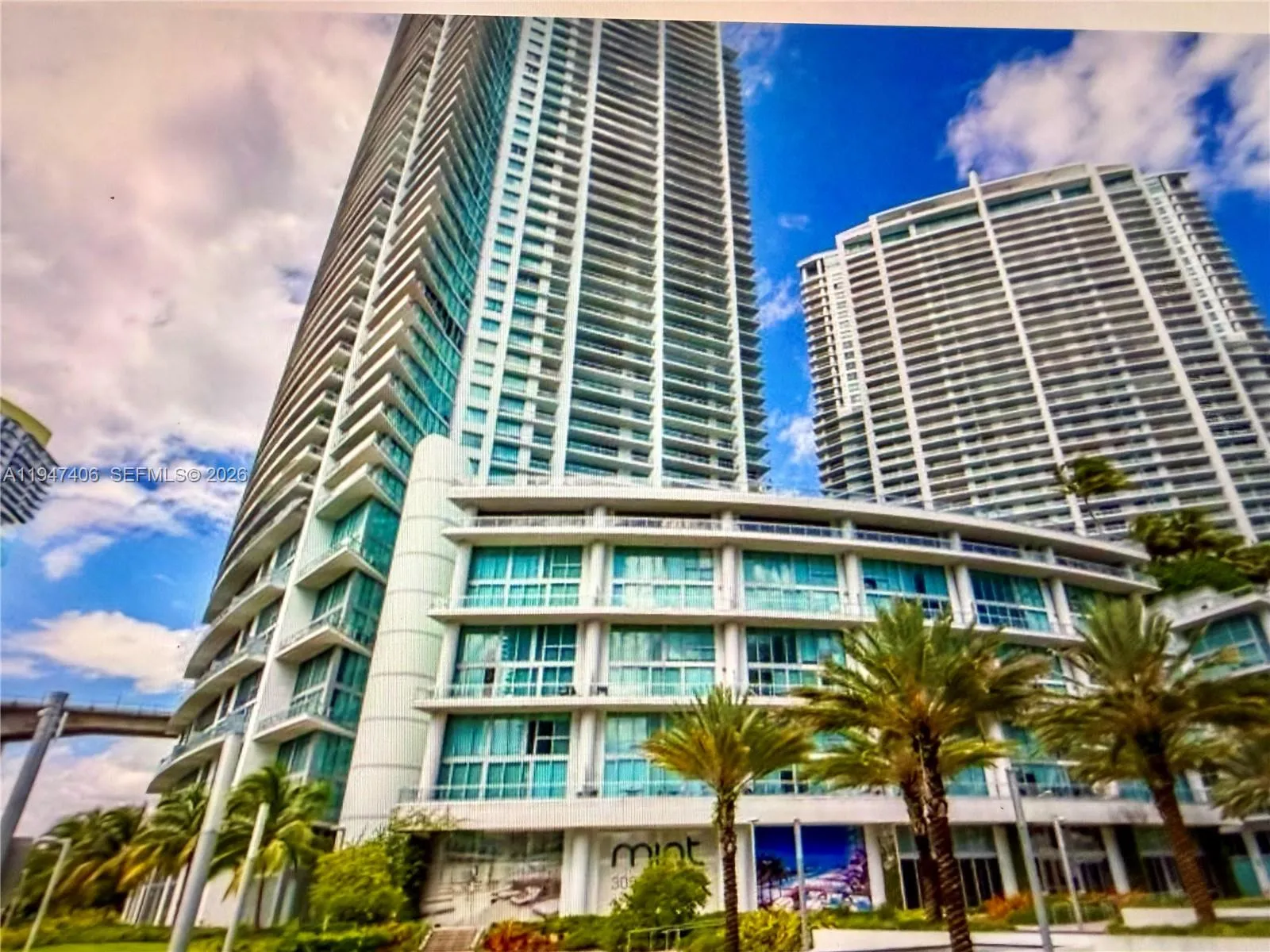 1 bedroom 1 bath for sale at 92 SW 3rd St # 4309, Miami FL 33130