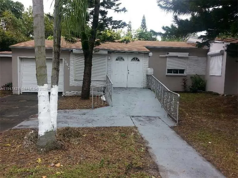 1 bedroom 1 bath for rent at 2447 Pierce St # 1, Hollywood FL 33020