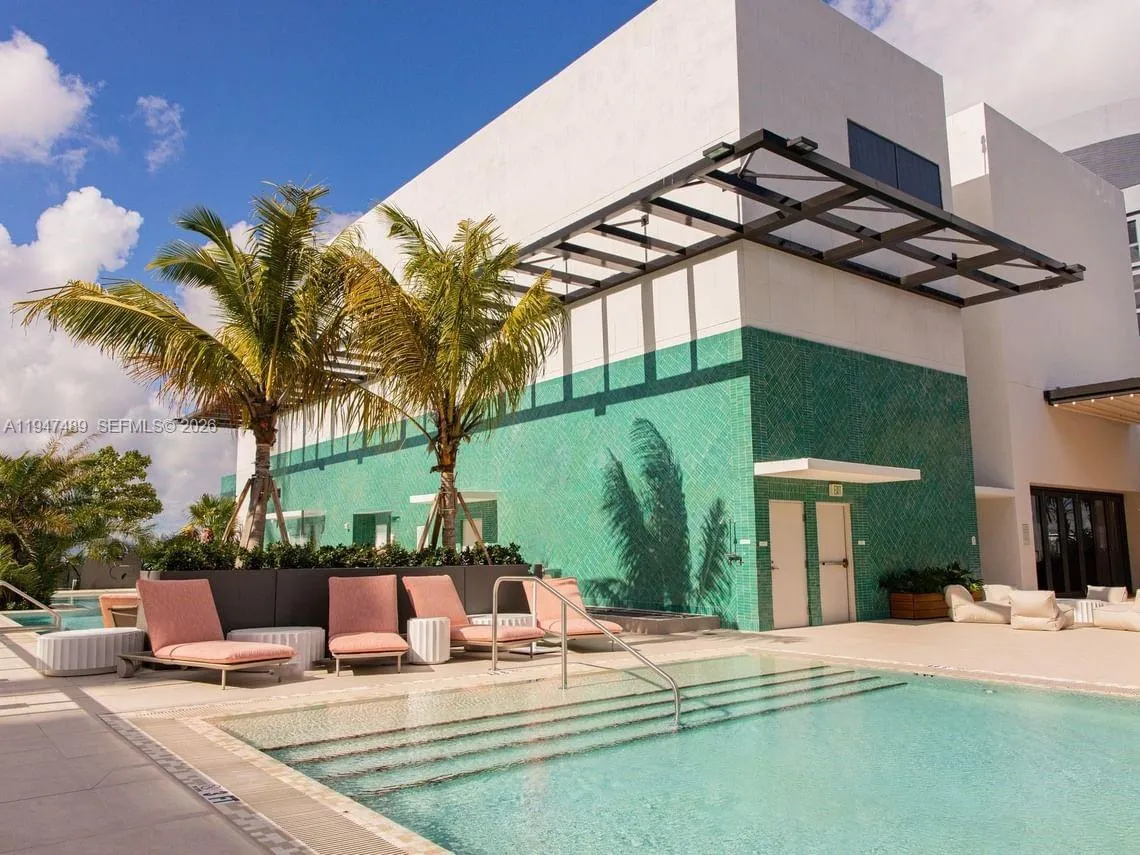 11 NE 6 ST # 814, Miami FL 33132