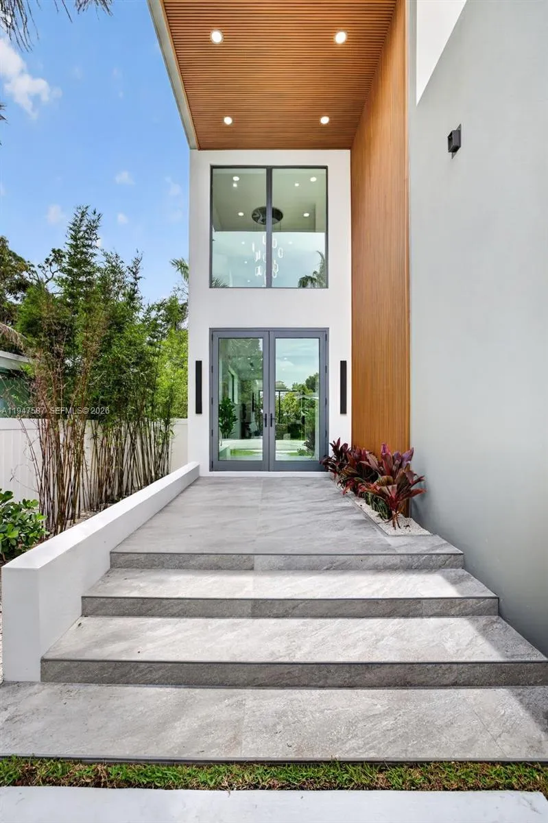 604 SW 7th St, Fort Lauderdale FL 33315