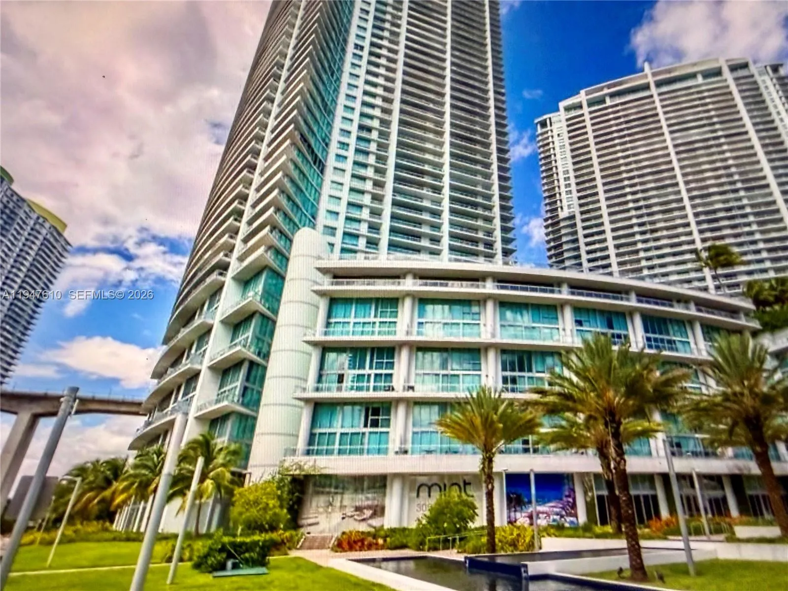 1 bedroom 1 bath for sale at 92 SW 3rd St # 4709, Miami FL 33130