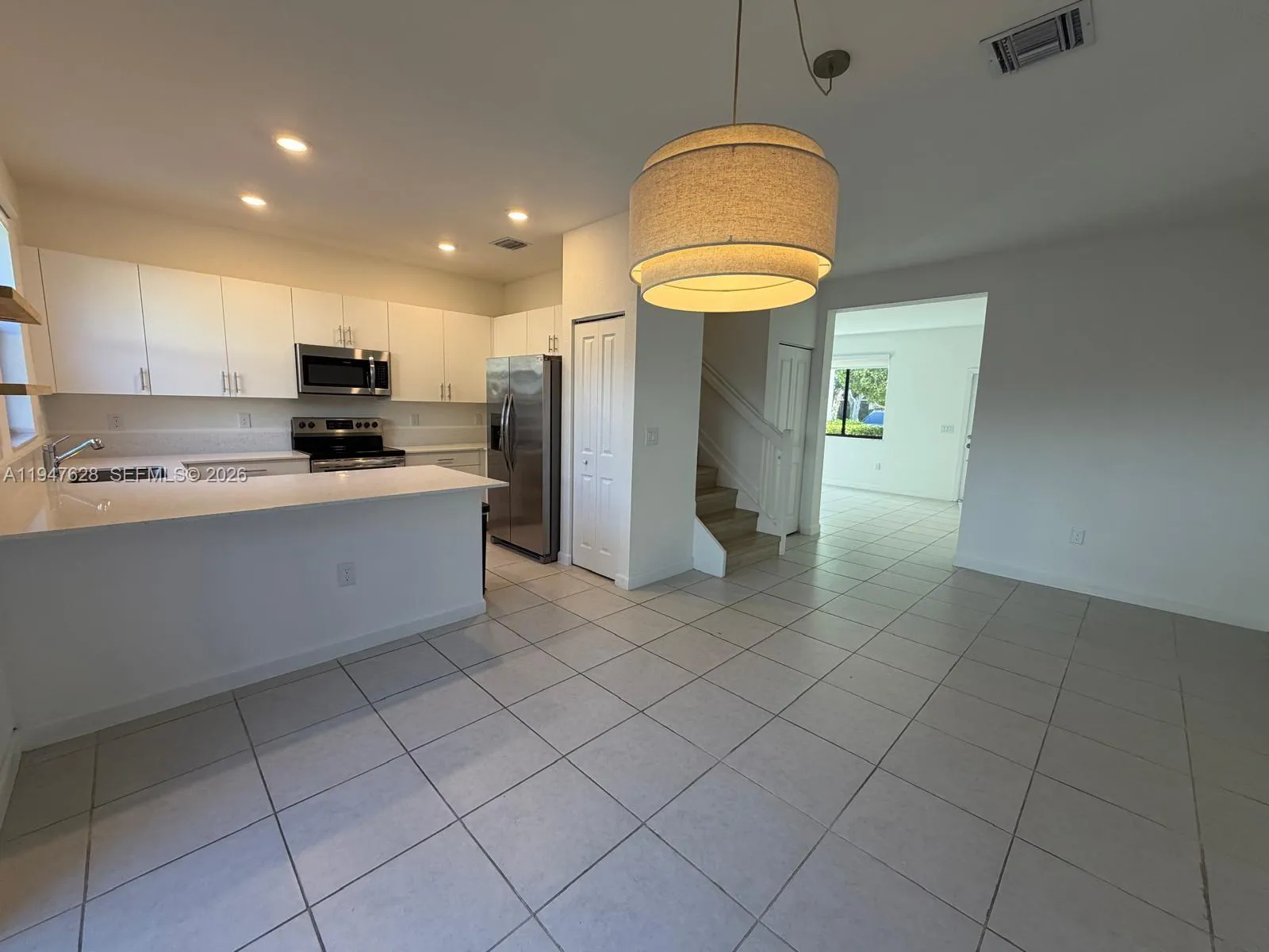 909 NE 211th St, Miami FL 33179