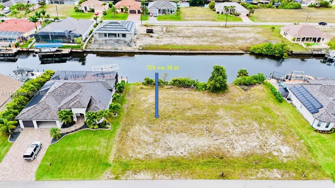 718 NW 38 pl, Cape Coral FL 33993