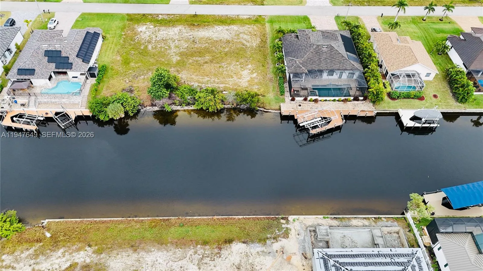 718 NW 38 pl, Cape Coral FL 33993