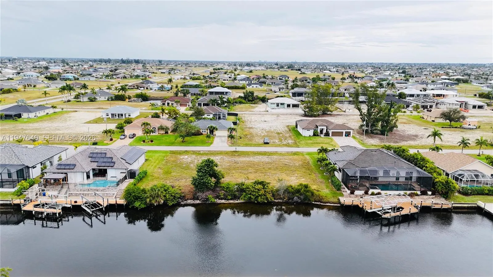 718 NW 38 pl, Cape Coral FL 33993
