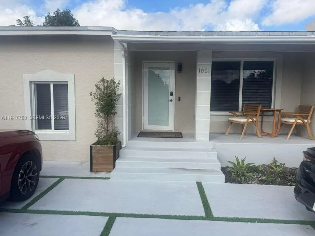3 bedroom 3 bath for sale at 1001 NW 148th St, Miami FL 33168