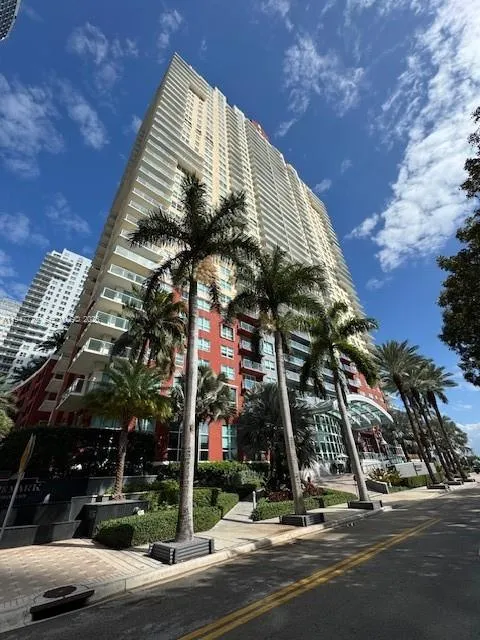 3 bedroom 2 bath for sale at 1155 Brickell Bay Dr # 1802, Miami FL 33131