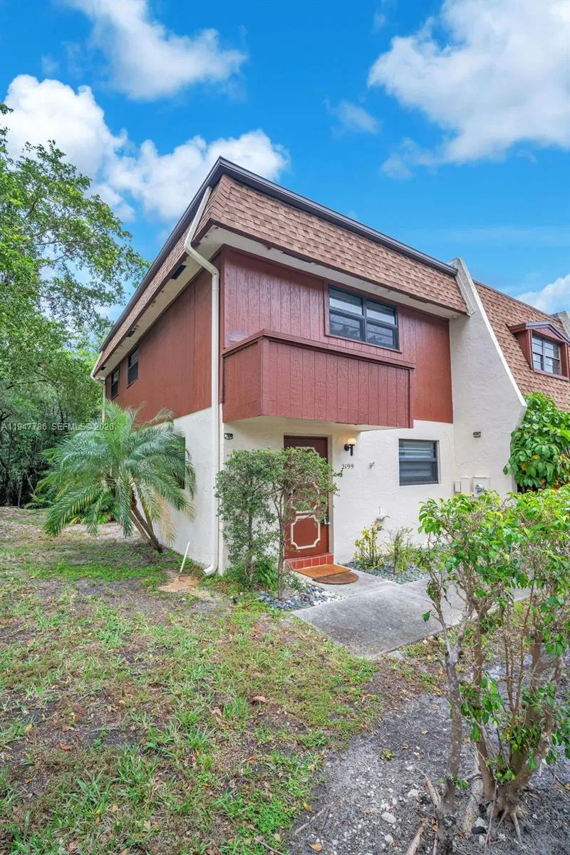 2199 N 14th Ave, Hollywood FL 33020