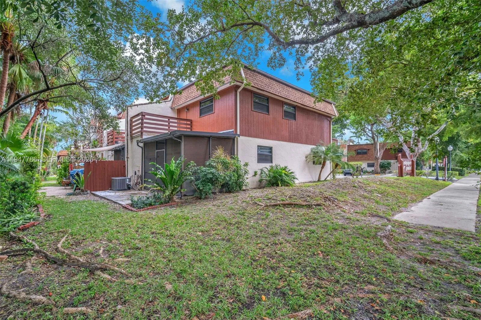 2199 N 14th Ave, Hollywood FL 33020