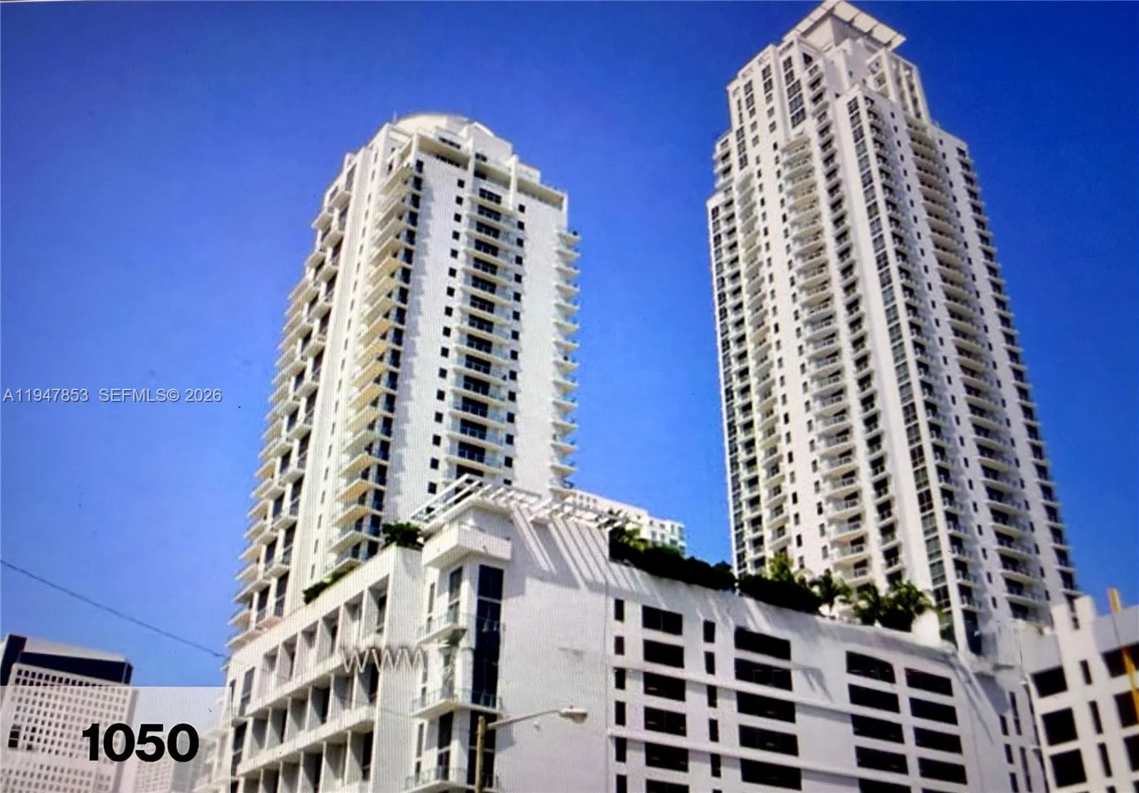 1 bedroom 1 bath for sale at 1050 Brickell Ave # 1816, Miami FL 33131