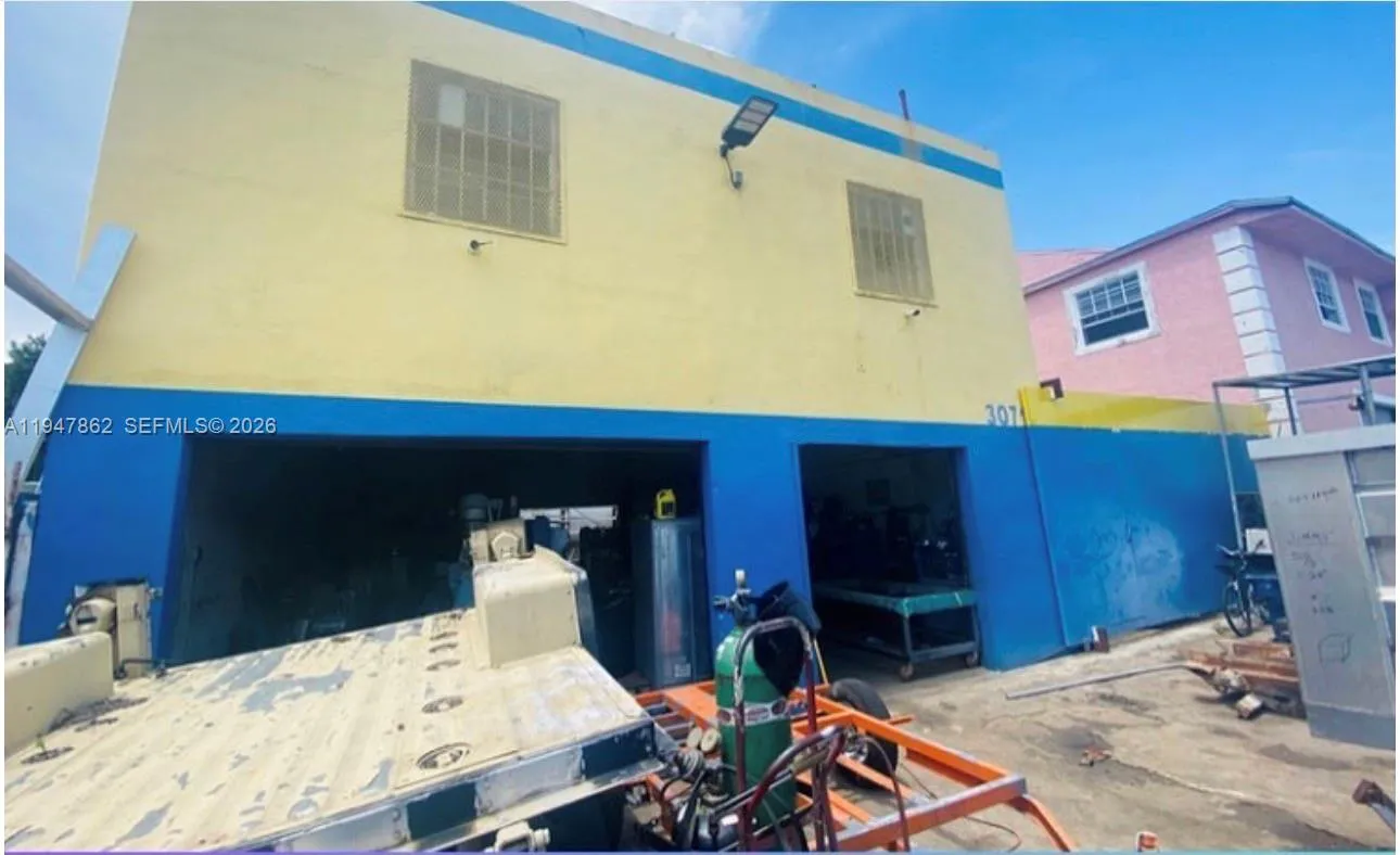 3071 NW 54th St, Miami FL 33142