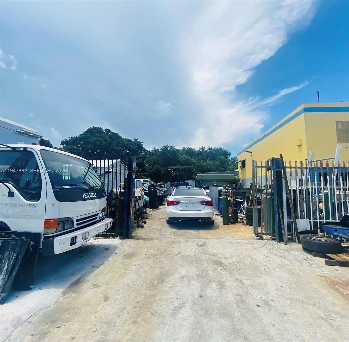 3071 NW 54th St, Miami FL 33142