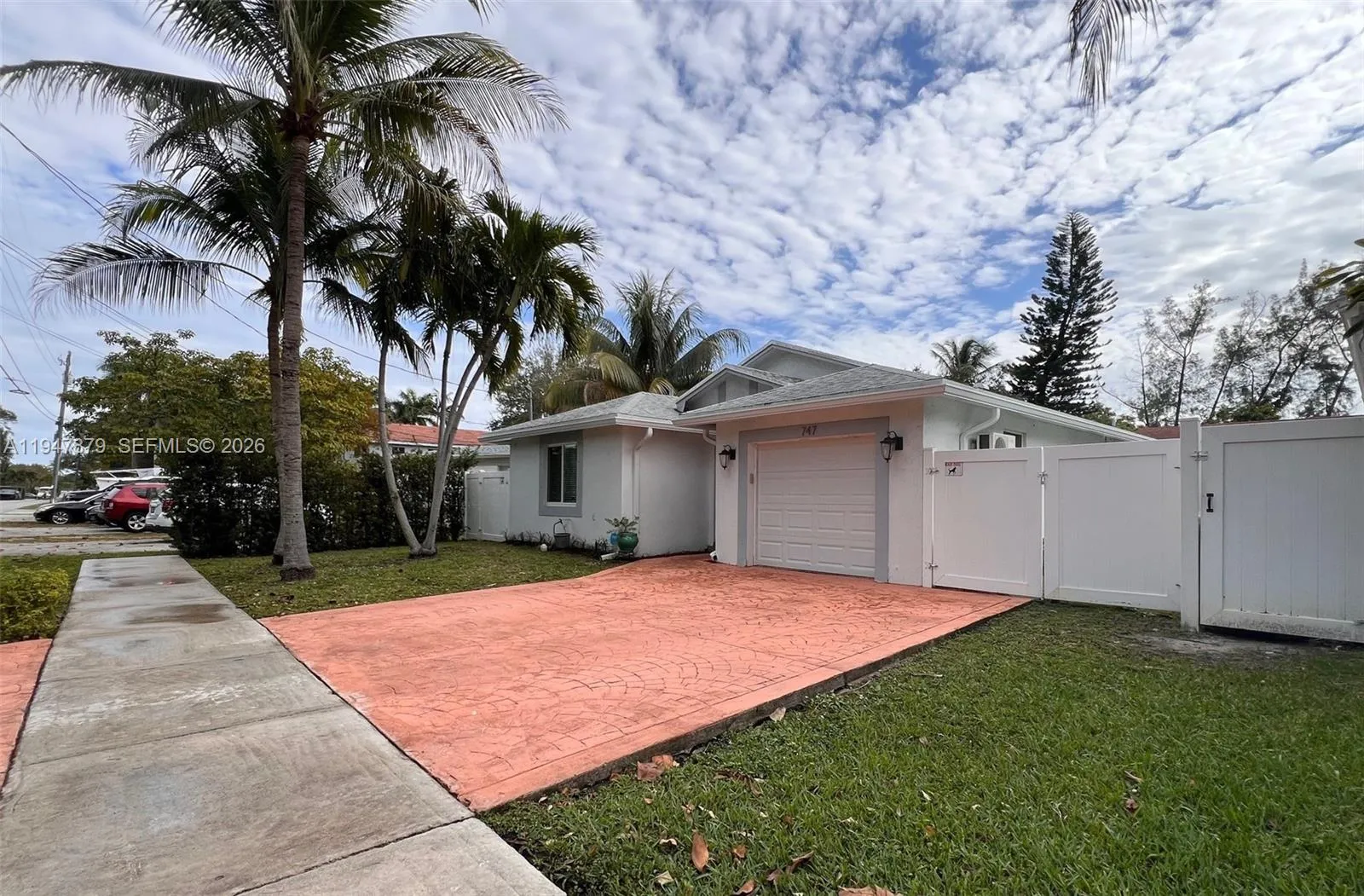 747 SW 6th St, Hallandale Beach FL 33009