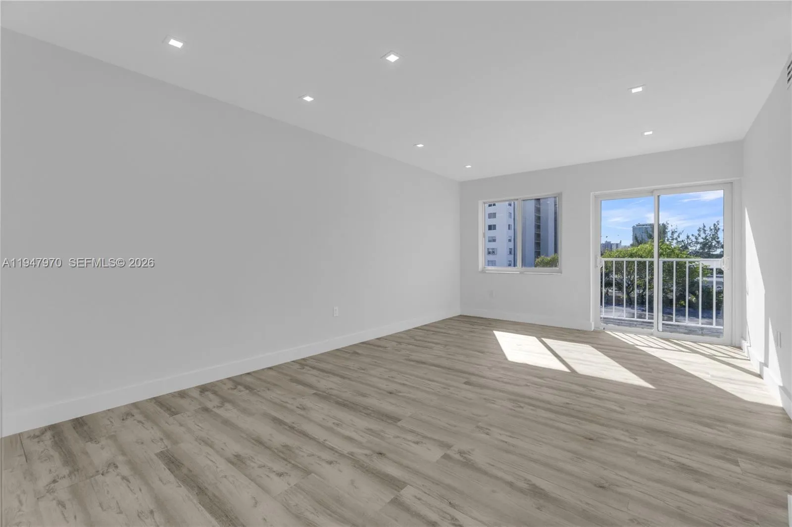 7925 Carlyle Ave # 402, Miami Beach FL 33141