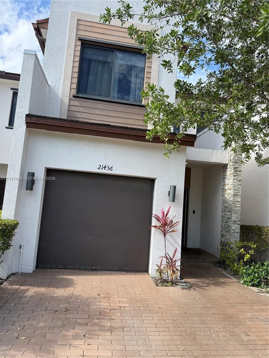 3 bedroom 2 bath for sale at 21436 NE 2nd Ct, Miami FL 33179