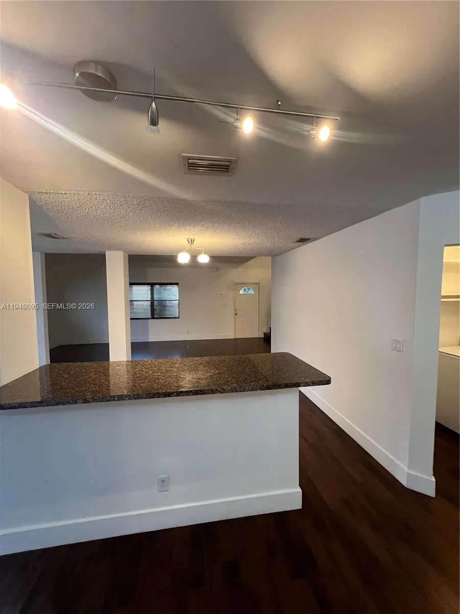 3 bedroom 2 bath for sale at 561 Racquet Club Rd # 21, Weston FL 33326