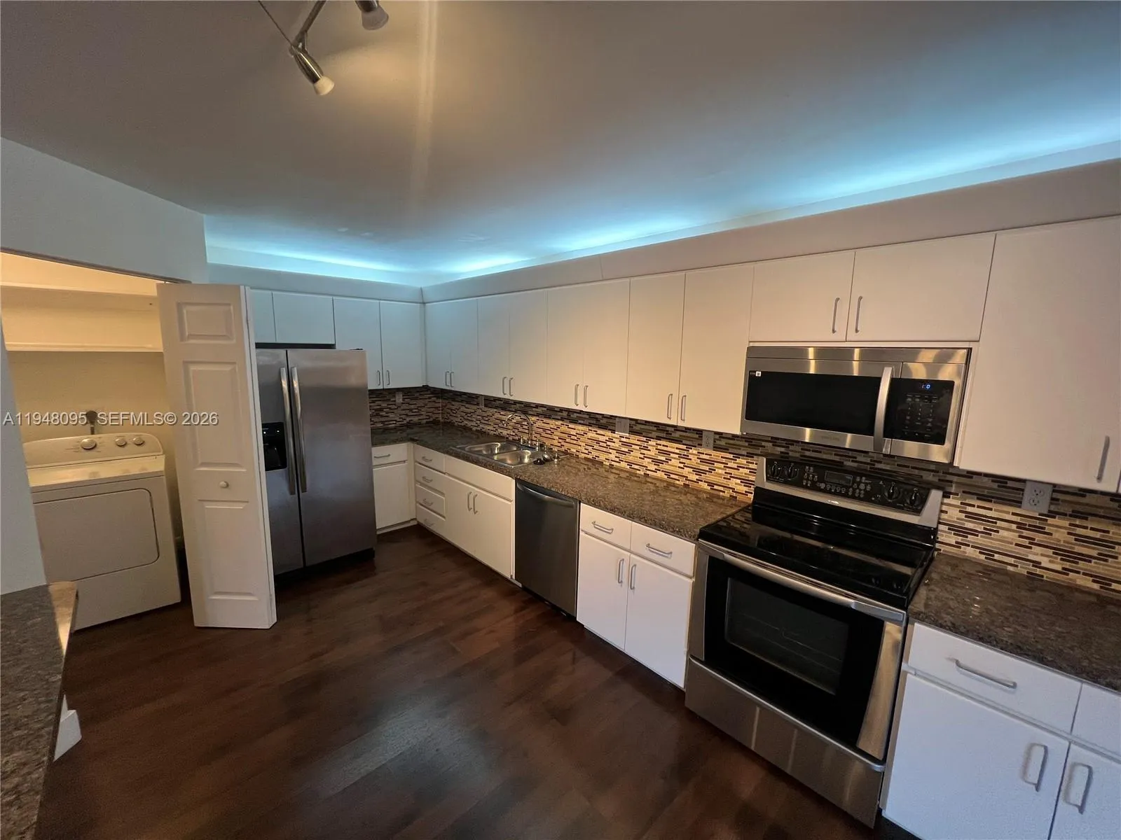 561 Racquet Club Rd # 21, Weston FL 33326