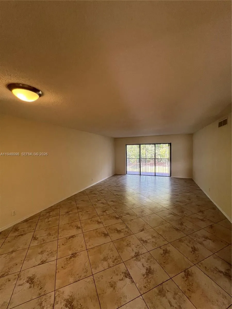 379 Lakeview Dr # 205, Weston FL 33326