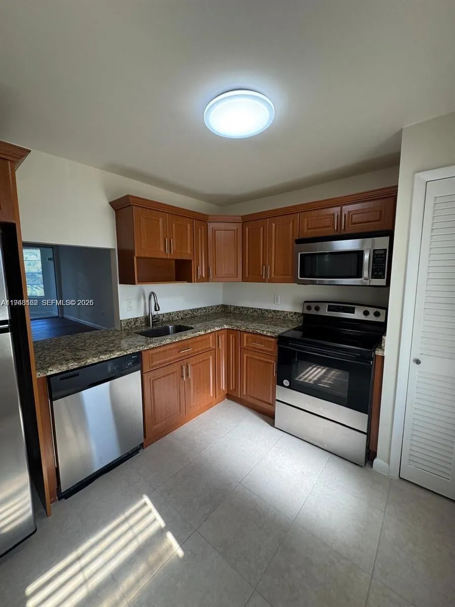 1201 NE 191st St # G313, Miami FL 33179