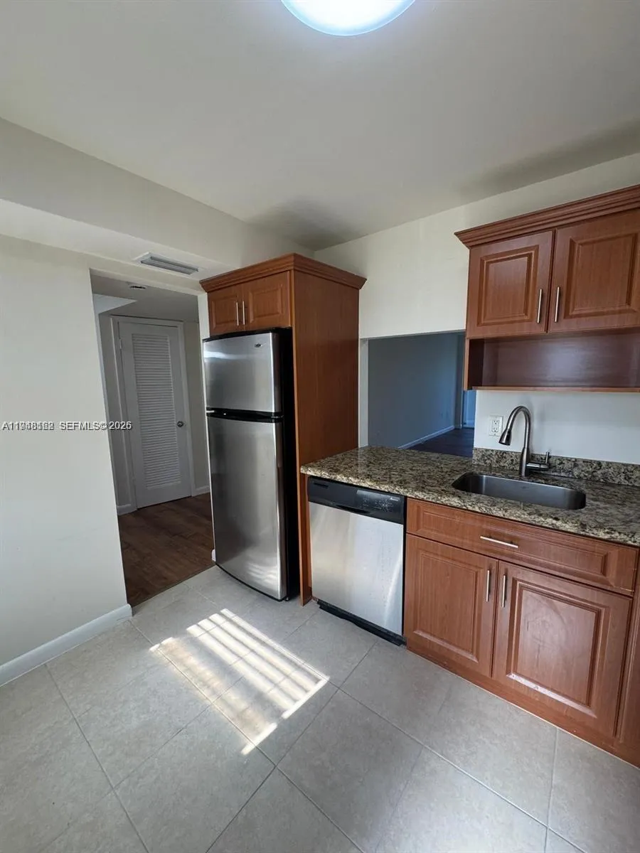 1201 NE 191st St # G313, Miami FL 33179