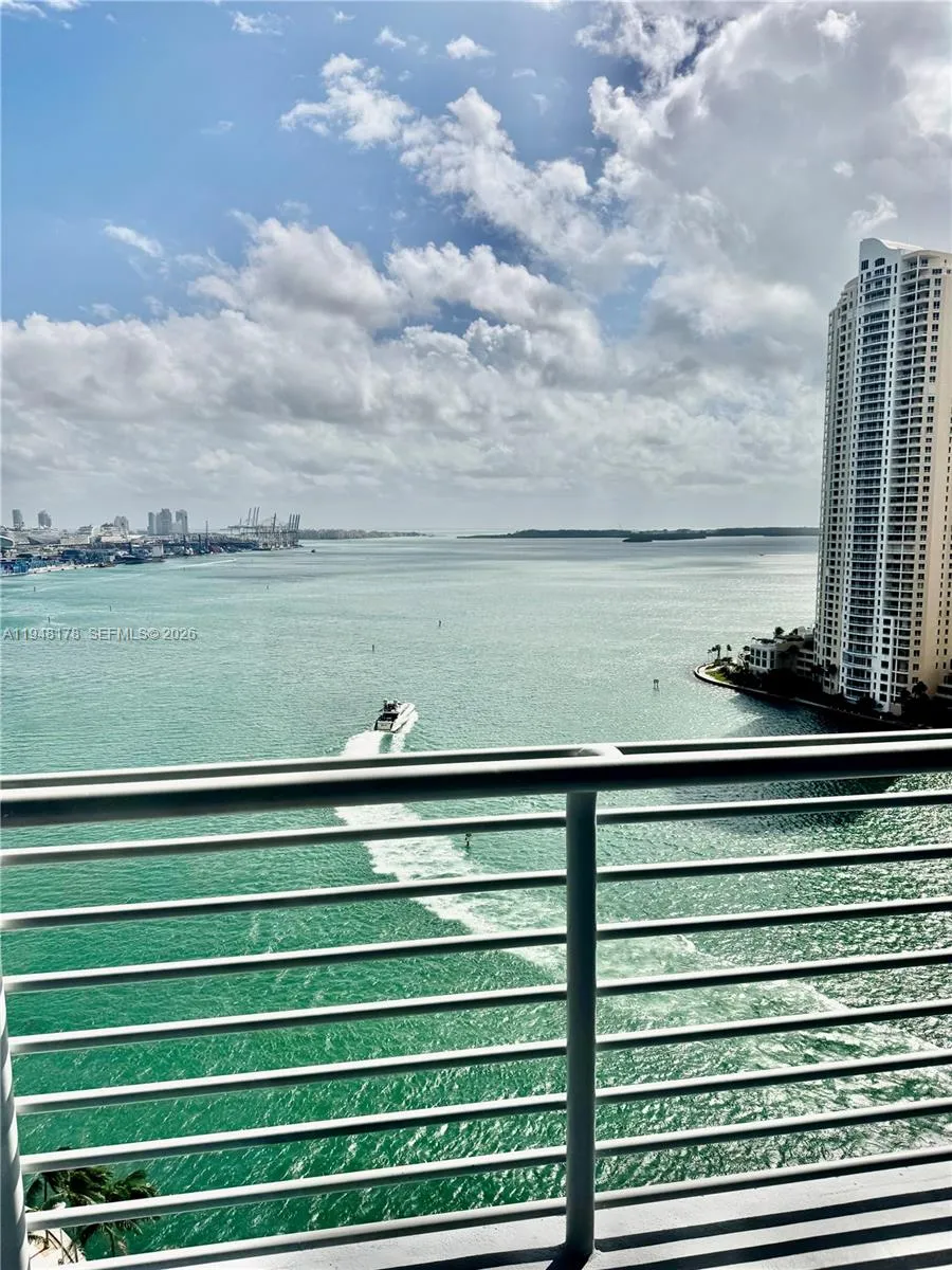 3 bedroom 2 bath for sale at 325 S Biscayne Blvd # 2226, Miami FL 33131