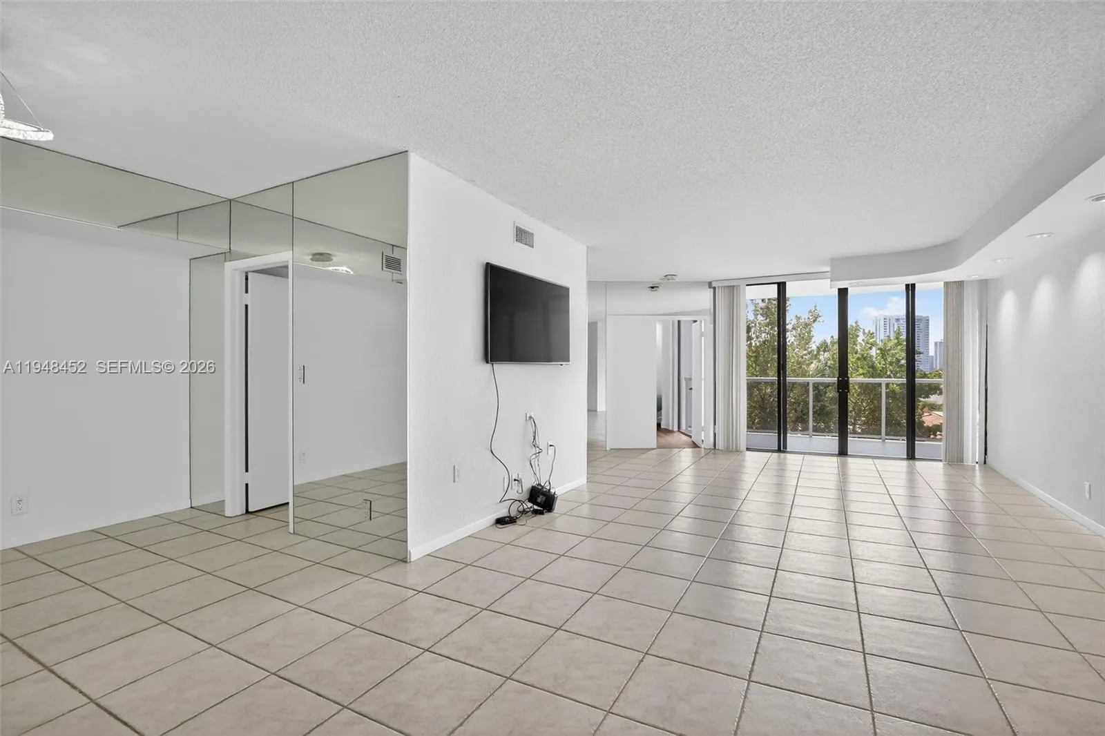 20281 E Country Club Dr # 405, Aventura FL 33180