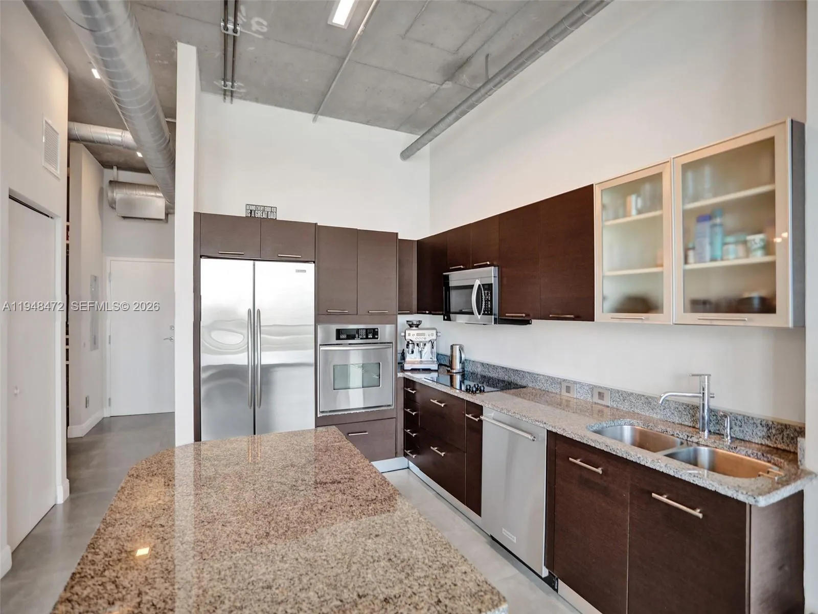 1 bedroom 2 bath for sale at 3029 NE 188th St # 1024, Aventura FL 33180