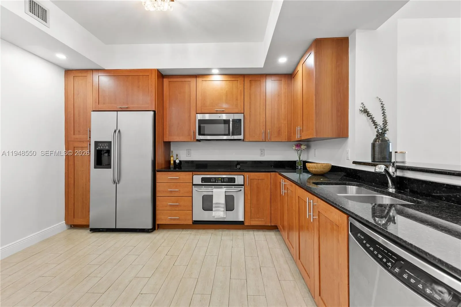 3340 NE 190th St, Aventura FL 33180