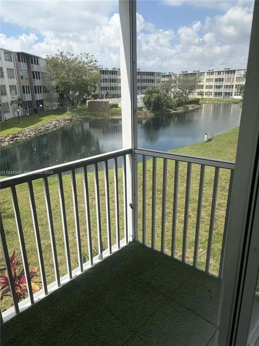 1700 NE 191st St # 202, Miami FL 33179