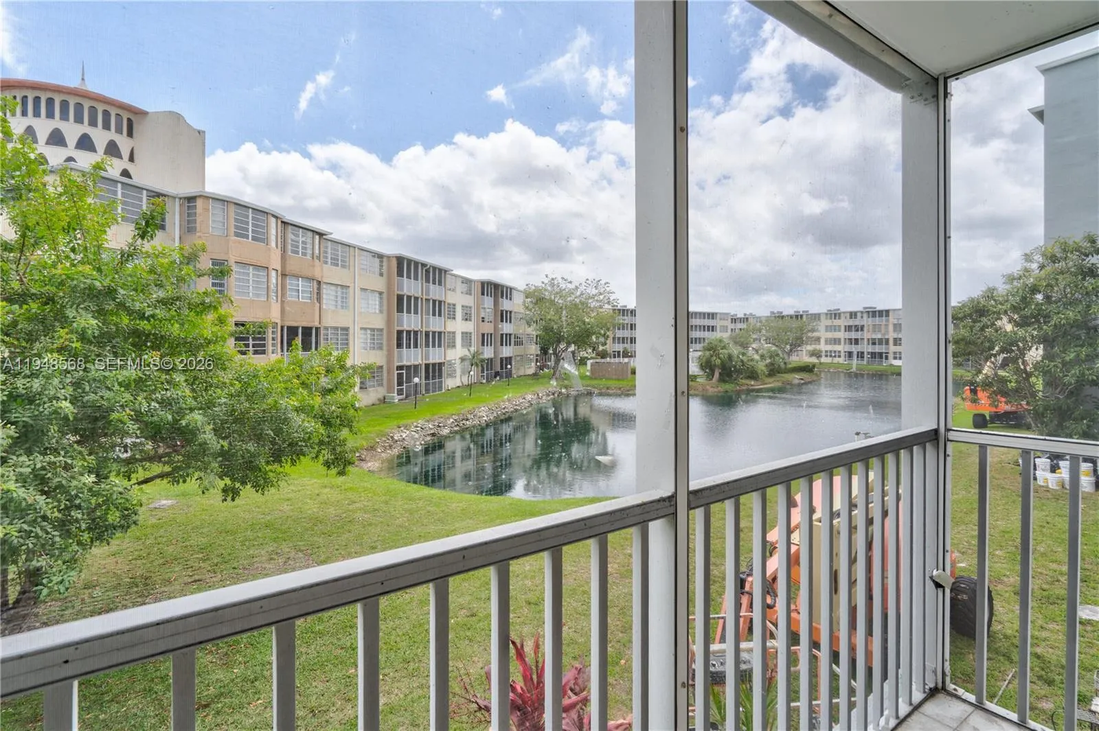 1700 NE 191st St # 202, Miami FL 33179