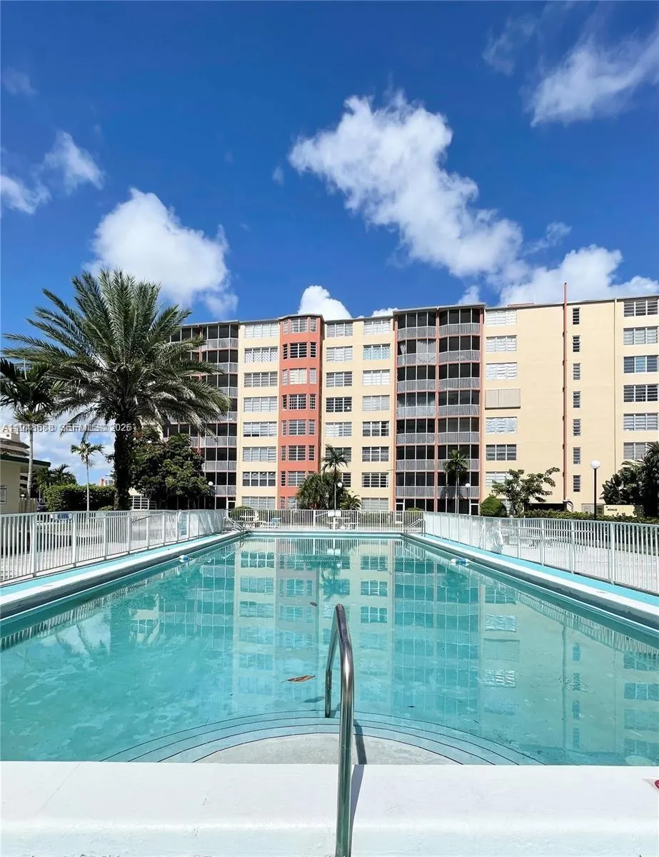 2 bedroom 1 bath for rent at 1780 NE 191st St # 2, Miami FL 33179