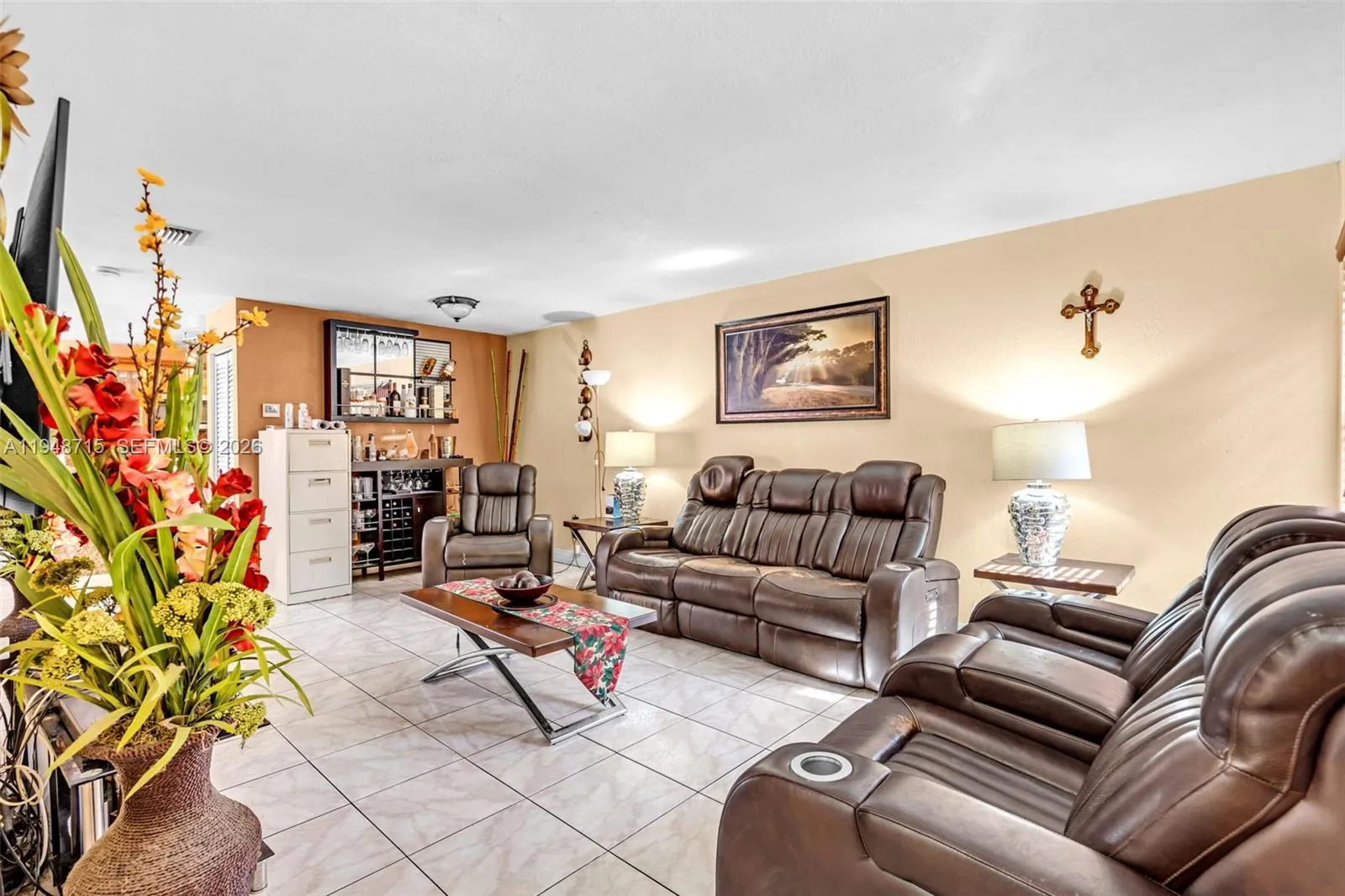 9085 Grand Canal Dr, Miami FL 33174