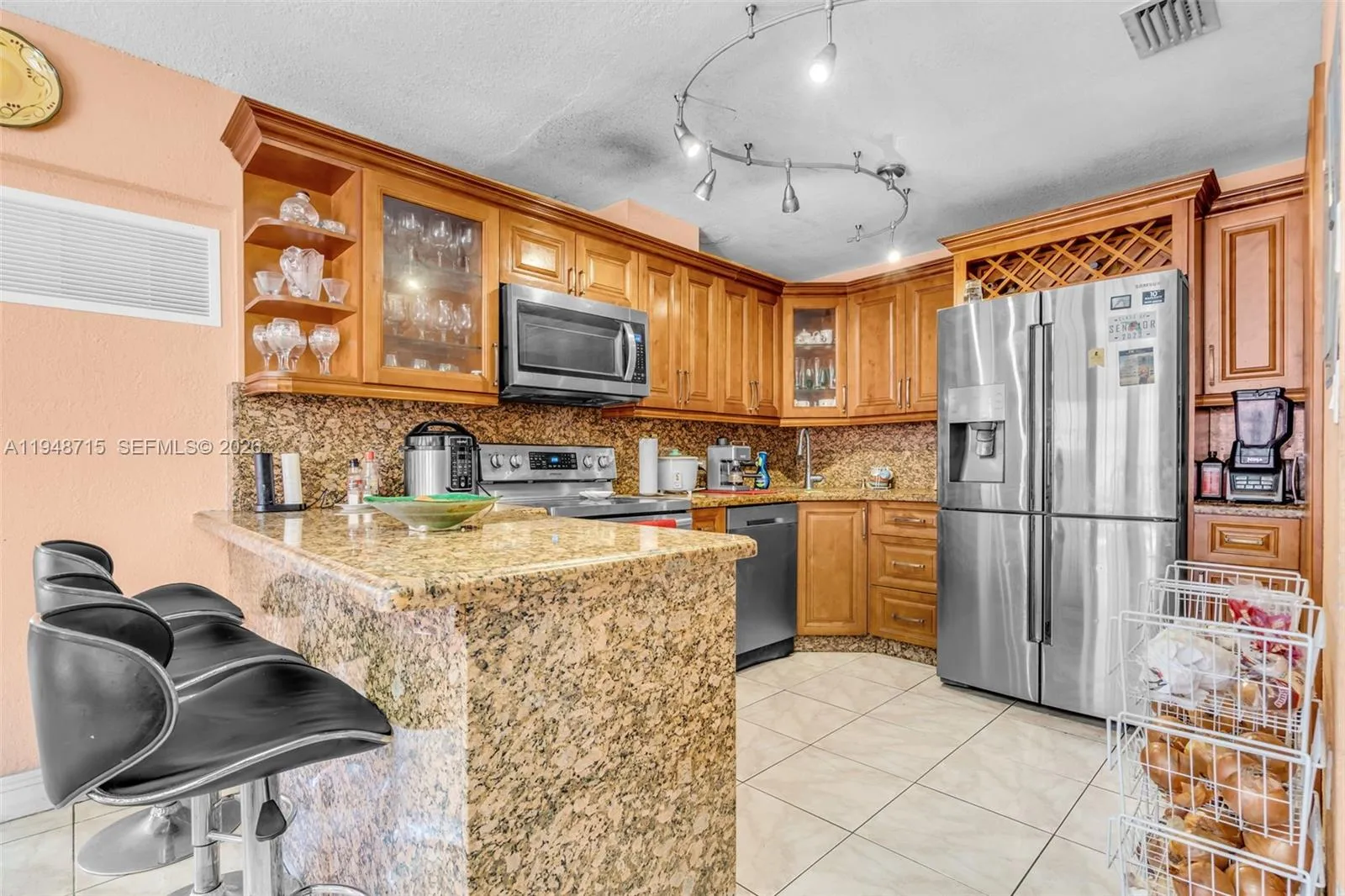 9085 Grand Canal Dr, Miami FL 33174