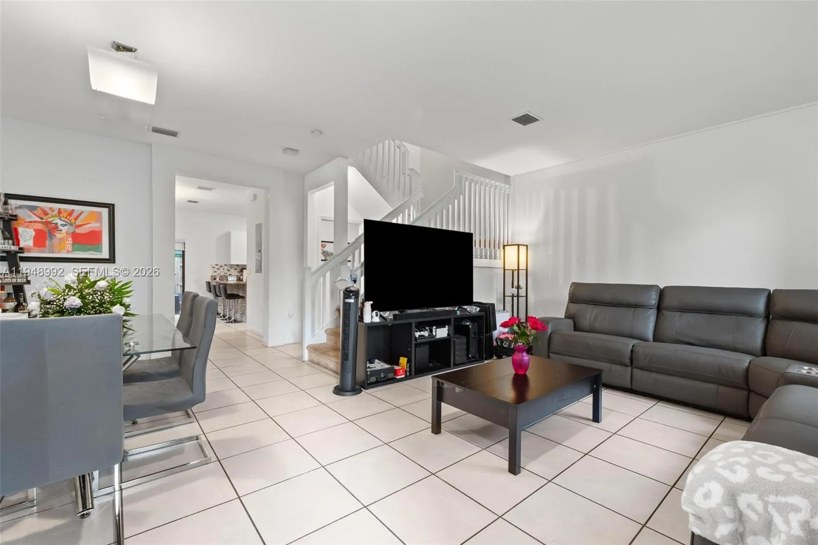 582 NE 207th St, Miami FL 33179